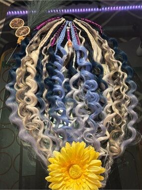 Curly Clip-In Hair Extensions in Blue and Blonde - Voluminous Waves